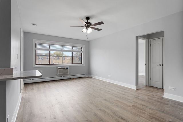 6826 N Ridge Boulevard 202, Chicago, IL 60645