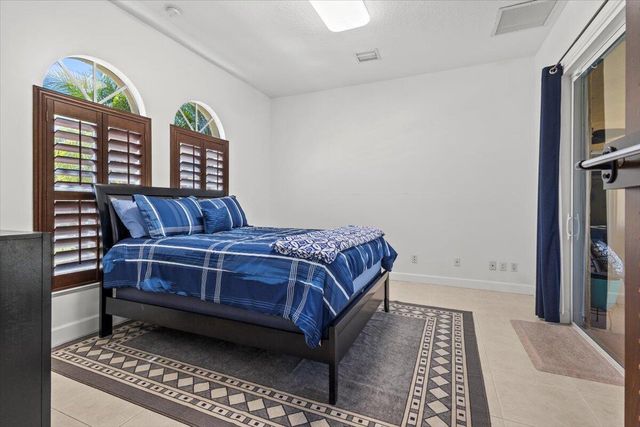 814 SW Saint Julien Court, Port St. Lucie, FL 34986
