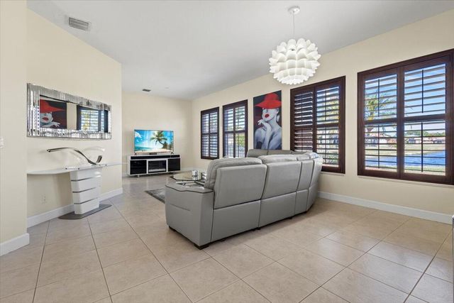814 SW Saint Julien Court, Port St. Lucie, FL 34986