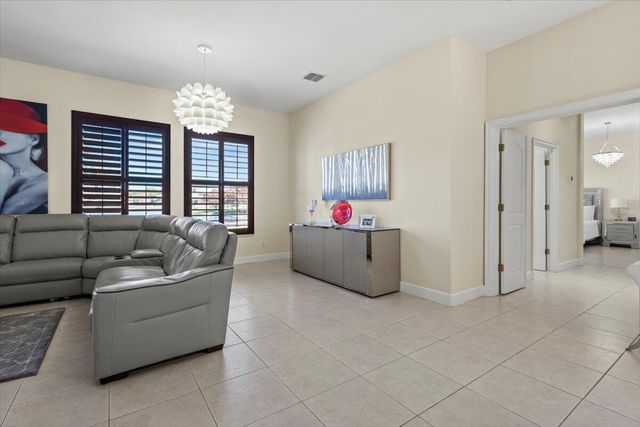 814 SW Saint Julien Court, Port St. Lucie, FL 34986