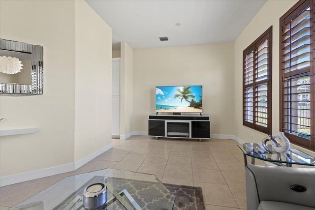 814 SW Saint Julien Court, Port St. Lucie, FL 34986