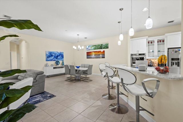 814 SW Saint Julien Court, Port St. Lucie, FL 34986