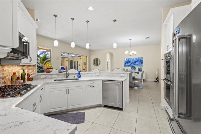 814 SW Saint Julien Court, Port St. Lucie, FL 34986