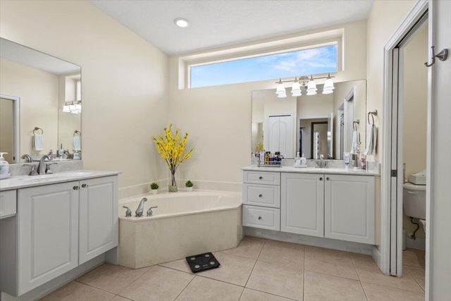 814 SW Saint Julien Court, Port St. Lucie, FL 34986