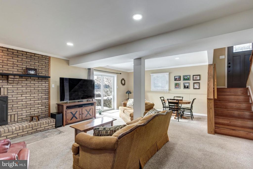 Image 34 of property listing at 4316 UTZ RD, Hampstead, MD 21074