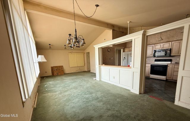 112 Country Ridge Court, Amsterdam, NY 12010