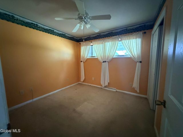 112 Country Ridge Court, Amsterdam, NY 12010