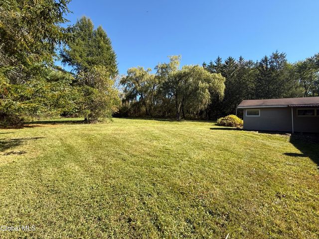 112 Country Ridge Court, Amsterdam, NY 12010