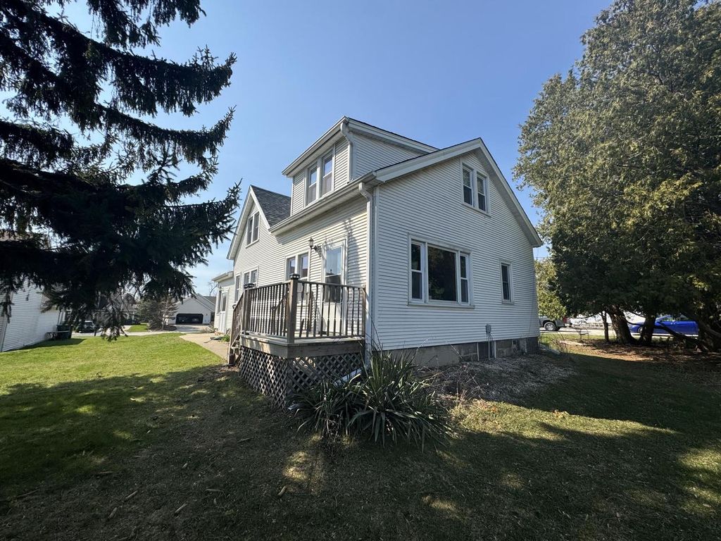 6807 S Pennsylvania AVENUE, Oak Creek, WI 53154