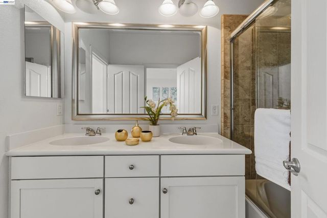 2305 Gibbons St, Hayward, CA 94541