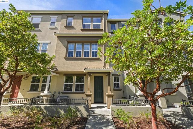 2305 Gibbons St, Hayward, CA 94541