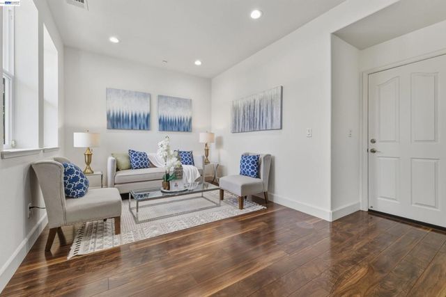 2305 Gibbons St, Hayward, CA 94541