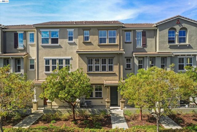 2305 Gibbons St, Hayward, CA 94541