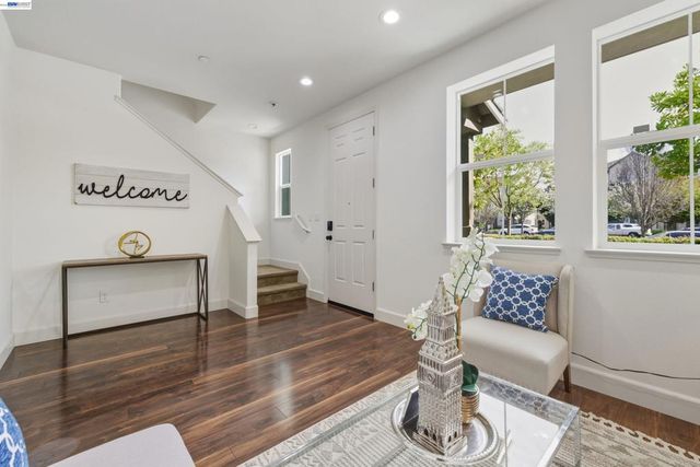 2305 Gibbons St, Hayward, CA 94541