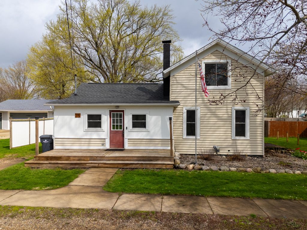 215 Lincoln Street, Schoolcraft, MI 49087