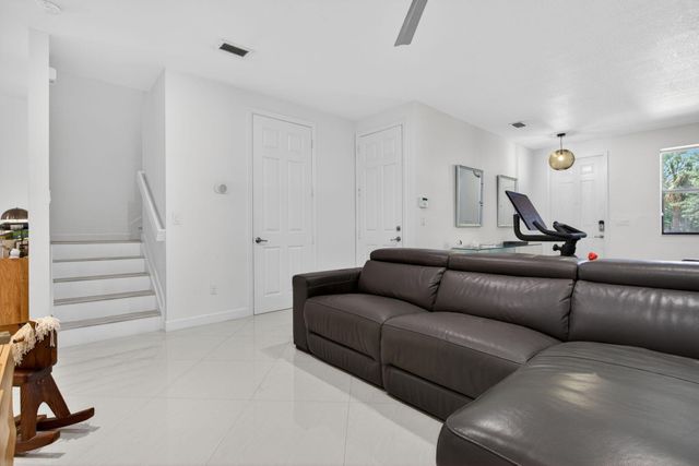 4012 Devenshire Court, Coconut Creek, FL 33073