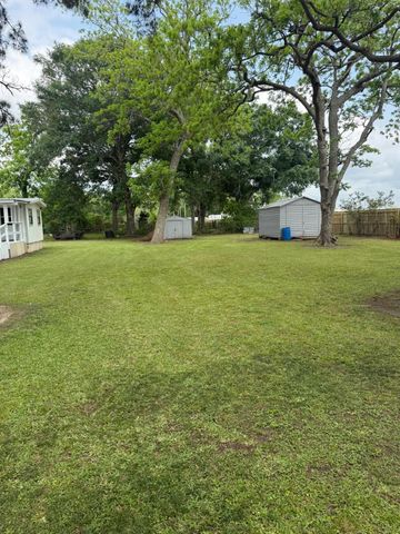116 Avenue C, Brazoria, TX 77422