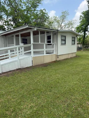 116 Avenue C, Brazoria, TX 77422
