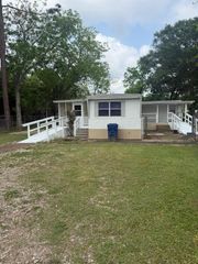 116 Avenue C, Brazoria, TX 77422