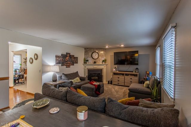 2218 Crestmont Drive, Girard, OH 44420