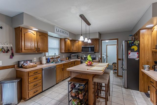 2218 Crestmont Drive, Girard, OH 44420