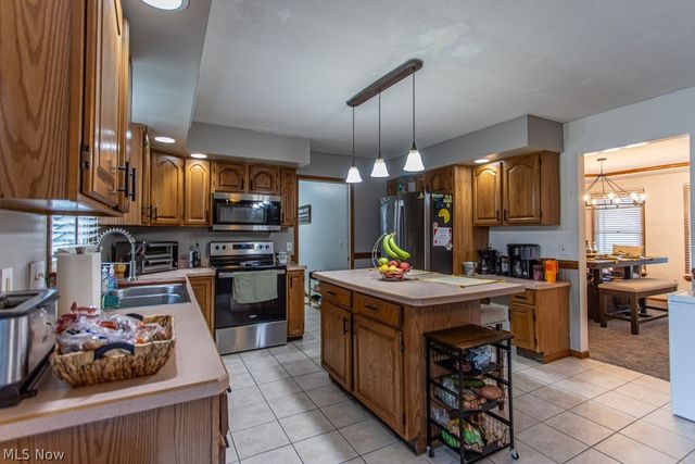 2218 Crestmont Drive, Girard, OH 44420