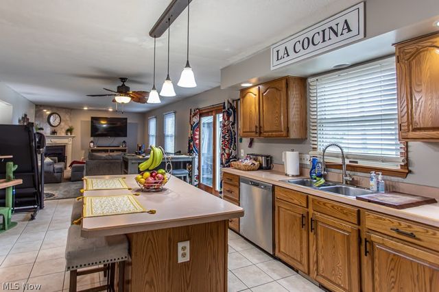 2218 Crestmont Drive, Girard, OH 44420