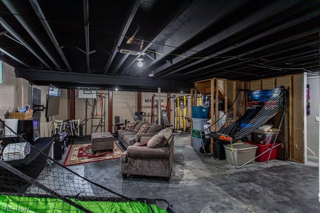 2218 Crestmont Drive, Girard, OH 44420