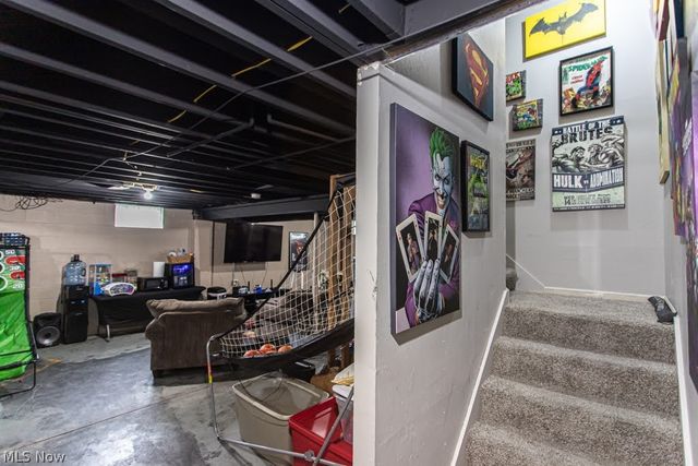 2218 Crestmont Drive, Girard, OH 44420