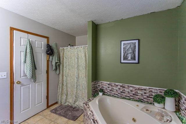 2218 Crestmont Drive, Girard, OH 44420