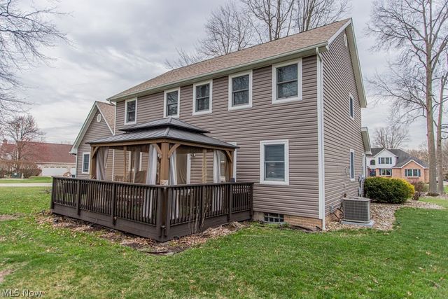 2218 Crestmont Drive, Girard, OH 44420