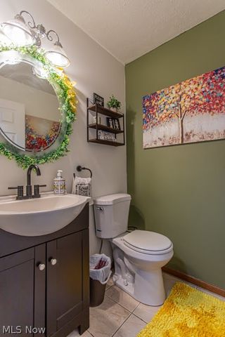 2218 Crestmont Drive, Girard, OH 44420