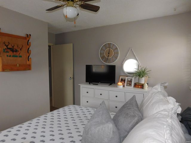 8301 W Colony Drive, Yorktown, IN 47396