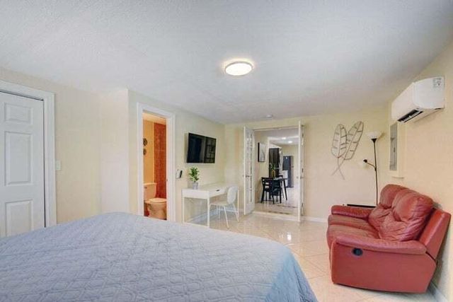 168 SE 31ST Avenue, Boynton Beach, FL 33435