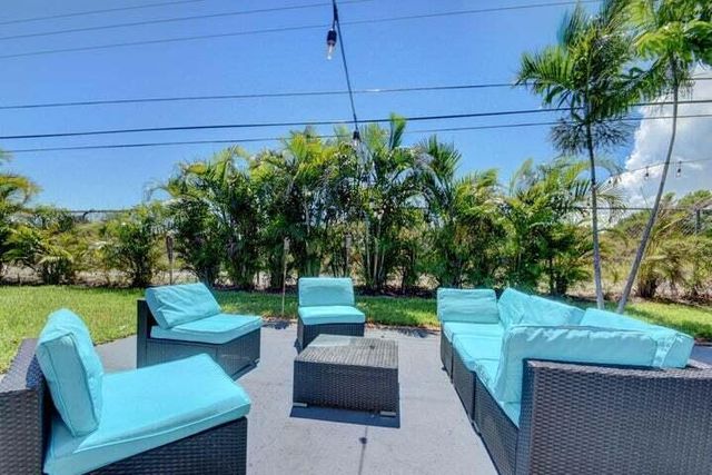 168 SE 31ST Avenue, Boynton Beach, FL 33435