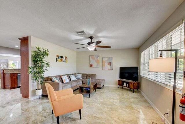 168 SE 31ST Avenue, Boynton Beach, FL 33435