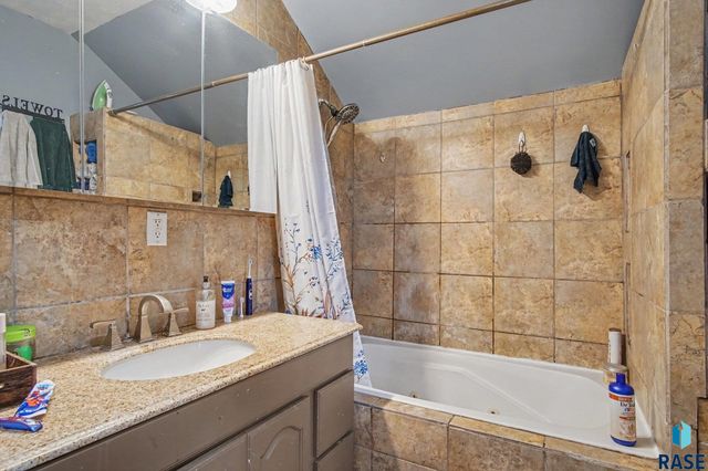 207 S Summit Ave Avenue, Sioux Falls, SD 57104