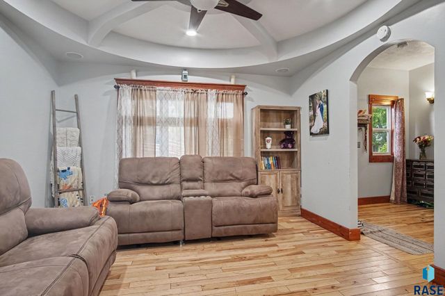 207 S Summit Ave Avenue, Sioux Falls, SD 57104