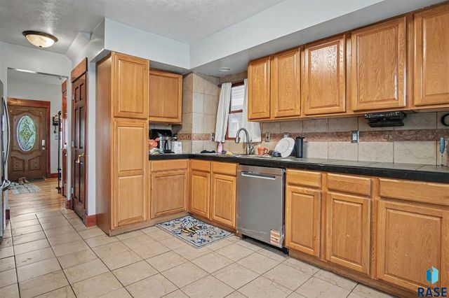 207 S Summit Ave Avenue, Sioux Falls, SD 57104
