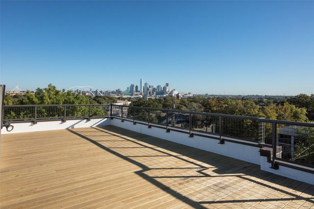 901 N Zang Boulevard 101, Dallas, TX 75208
