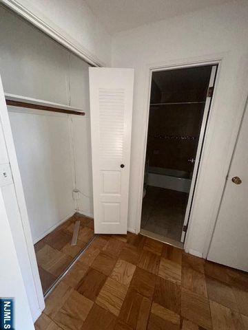 25 Zabriskie Street 3F, Hackensack, NJ 07601