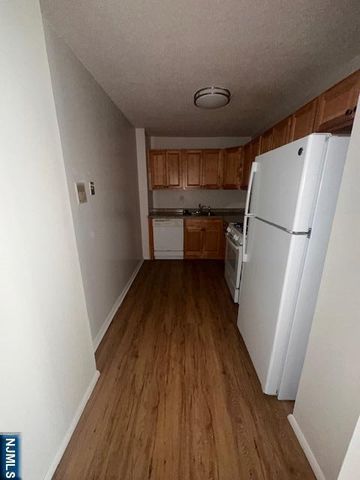 25 Zabriskie Street 3F, Hackensack, NJ 07601