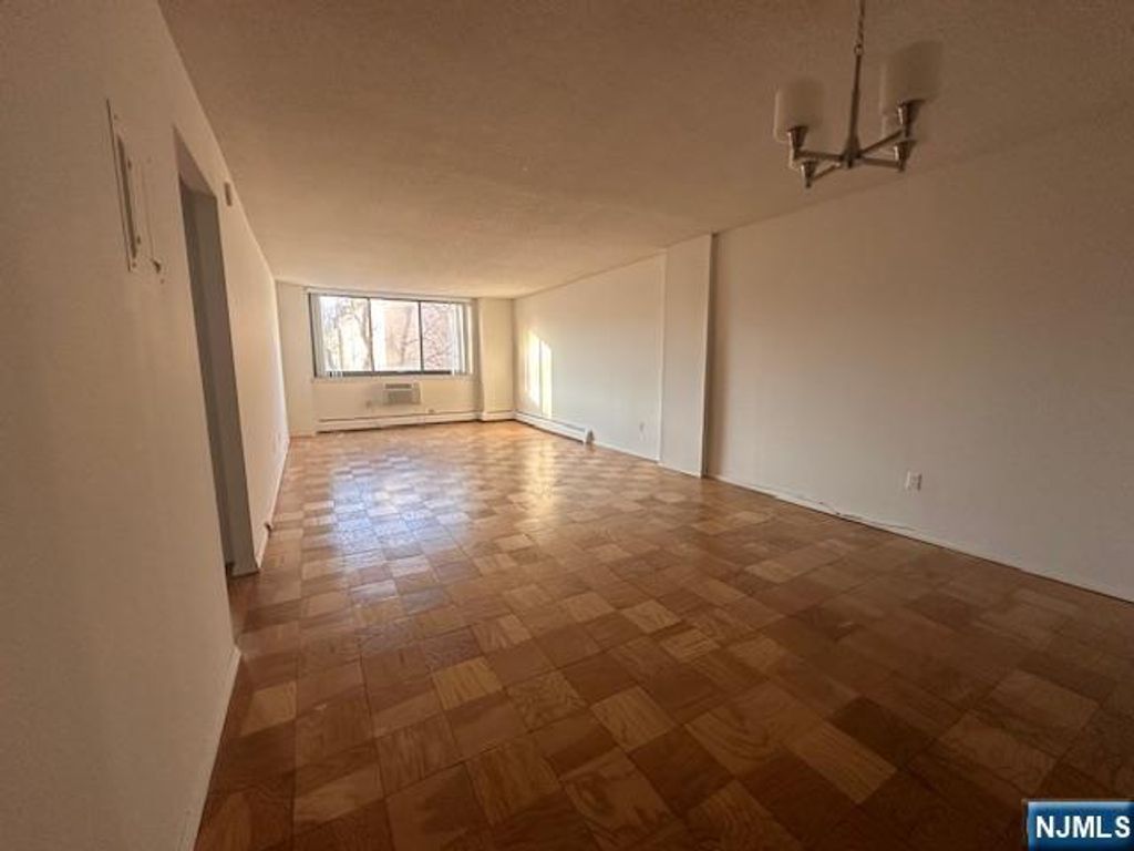 25 Zabriskie Street 3F, Hackensack, NJ 07601