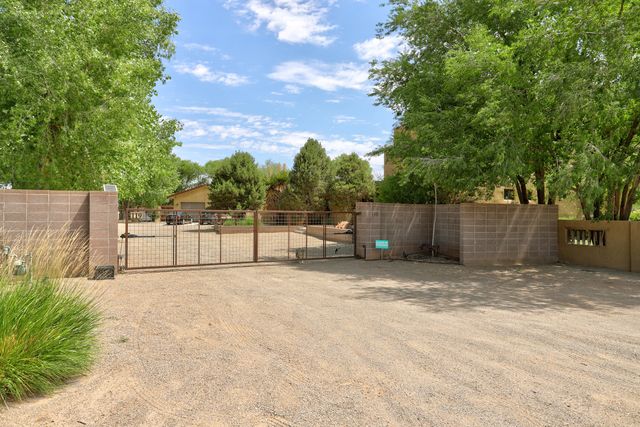 119 Rail Car Road, Corrales, NM 87048