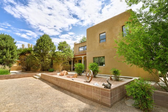 119 Rail Car Road, Corrales, NM 87048