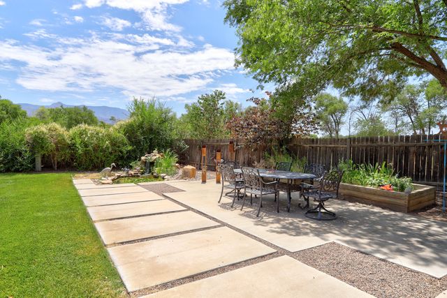 119 Rail Car Road, Corrales, NM 87048