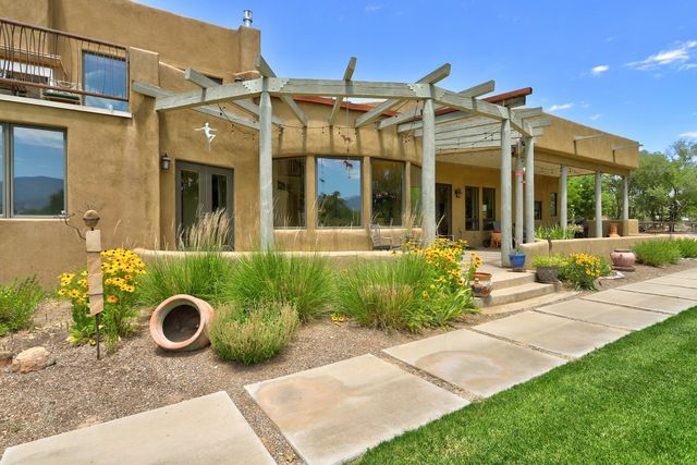 119 Rail Car Road, Corrales, NM 87048