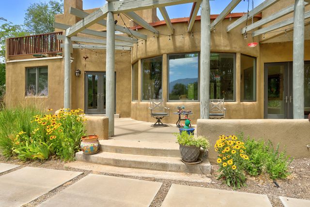 119 Rail Car Road, Corrales, NM 87048
