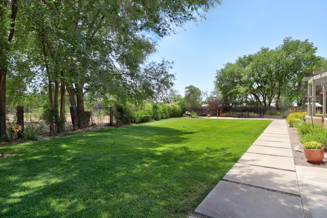 119 Rail Car Road, Corrales, NM 87048