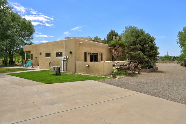 119 Rail Car Road, Corrales, NM 87048